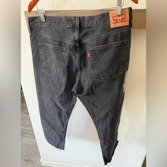 Levi’s|Black gray wash women’s straight leg jeans,raw hem & bow details•••NWT - Picture 4 of 15